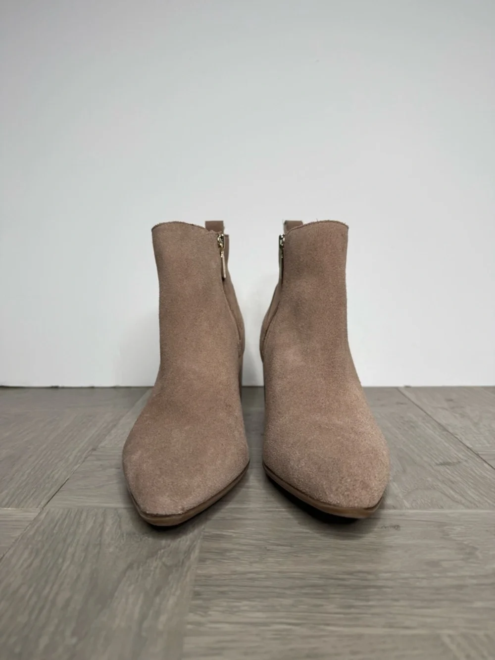 Blondo laureece tan